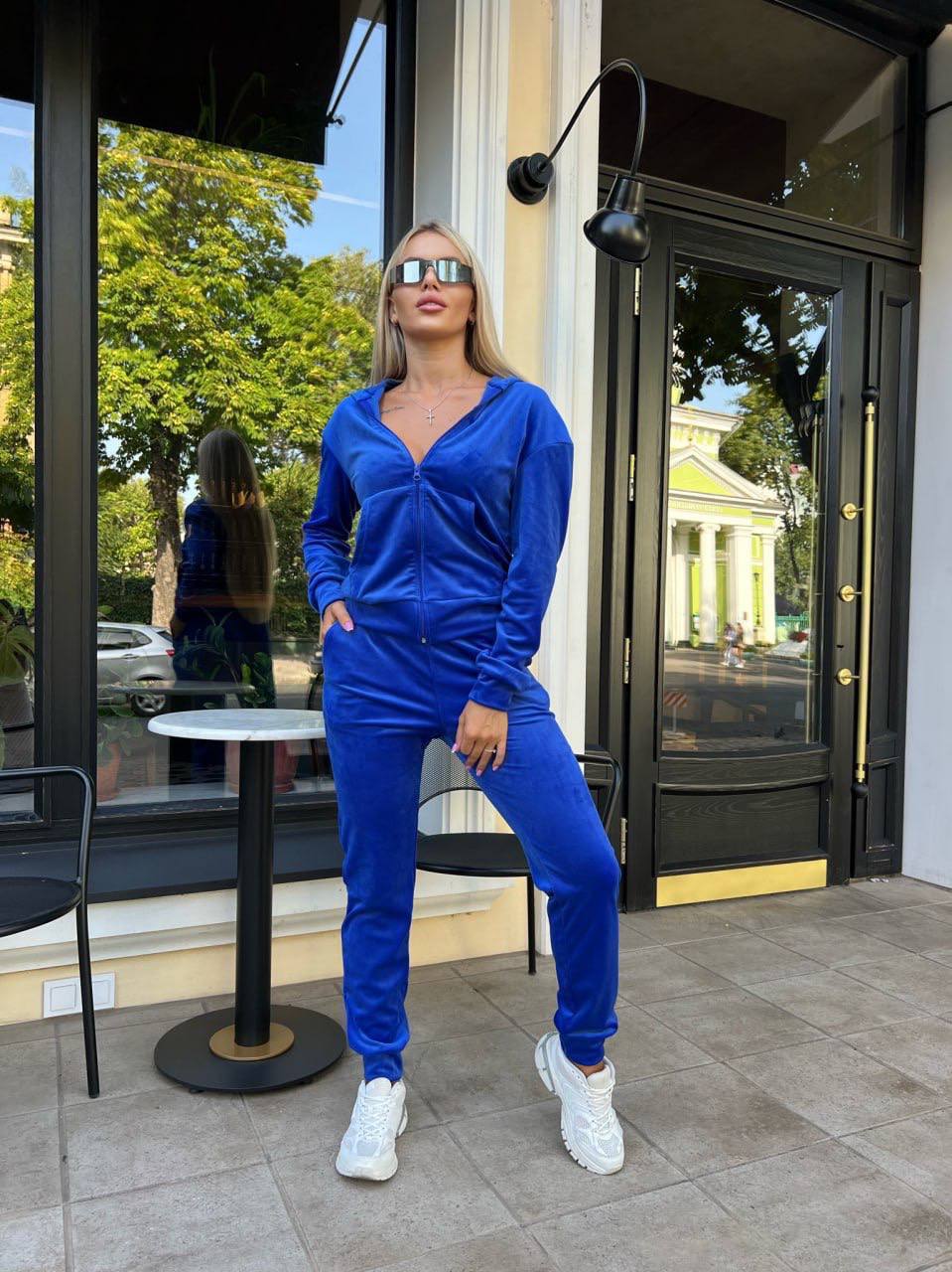 zhinochij-sportyvnyj-kostyum-na-blyskavczi-koloru-elektryk-00516-mn-2052-electric-3 Жіночій спортивний костюм на блискавці кольору електрик 00516