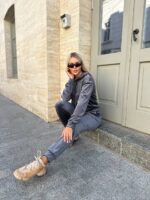 Жіночій спортивний велюровий костюм графітового кольору 00509