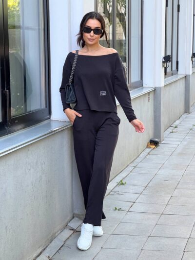Жіночий костюм зі спущеним плечем чорного кольору 00501