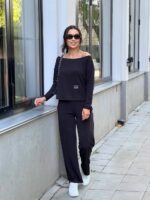 Жіночий костюм зі спущеним плечем чорного кольору 00501