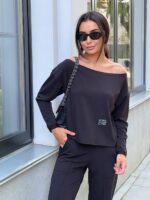 Жіночий костюм зі спущеним плечем чорного кольору 00501