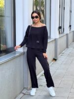 Жіночий костюм зі спущеним плечем чорного кольору 00501