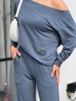 Жіночий костюм зі спущеним плечем графітового кольору 00505