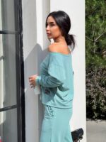 Жіночий костюм зі спущеним плечем оливкового кольору 00502