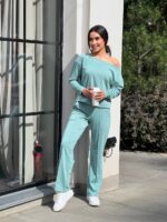 Жіночий костюм зі спущеним плечем оливкового кольору 00502