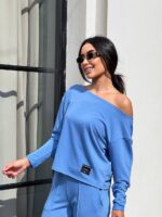 Жіночий костюм зі спущеним плечем синього кольору 00503