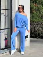 Жіночий костюм зі спущеним плечем синього кольору 00503