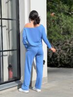 Жіночий костюм зі спущеним плечем синього кольору 00503