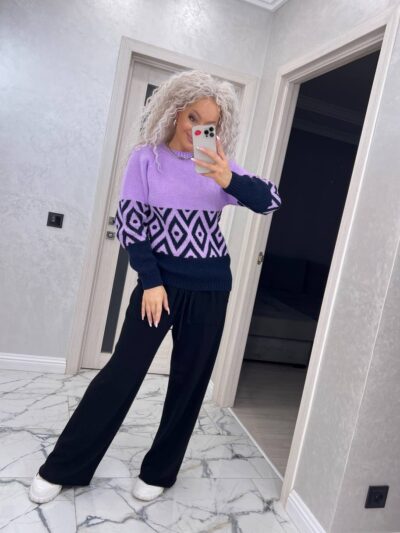 Жіночий светр з візерунком бузково – синього кольору 00484