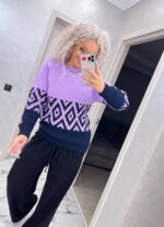 Жіночий светр з візерунком бузково – синього кольору 00484