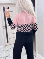 Жіночий светр з візерунком кольору пудра з чорним 00486