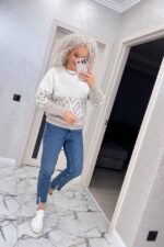 Жіночий светр з візерунком молочно-бежевого кольору 00483