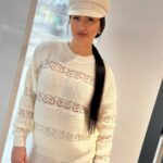 Жіночий светр з візерунком молочного кольору 00490