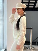 Жіночий светр з візерунком молочного кольору 00490