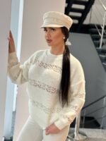 Жіночий светр з візерунком молочного кольору 00490