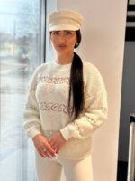 Жіночий светр з візерунком молочного кольору 00490
