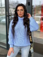 Жіночий светрик з горловиною блакитного кольору 00475
