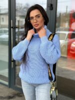 Жіночий светрик з горловиною блакитного кольору 00475