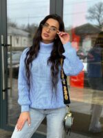 Жіночий светрик з горловиною блакитного кольору 00475