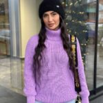 Жіночий светрик з горловиною бузкового кольору 00478