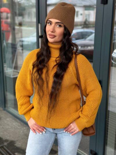Жіночий светрик з горловиною гірчичного кольору 00476