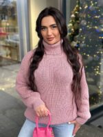 Жіночий светрик з горловиною кольору світла пудра 00479