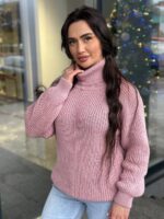 Жіночий светрик з горловиною кольору світла пудра 00479