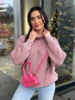 Жіночий светрик з горловиною кольору світла пудра 00479