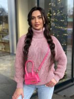 Жіночий светрик з горловиною кольору світла пудра 00479