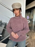 Жіночий светрик з горловиною кольору темна пудра 00481