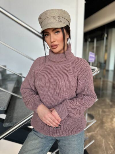 Жіночий светрик з горловиною кольору темна пудра 00481