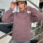 Жіночий светрик з горловиною кольору темна пудра 00481