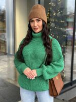 Жіночий светрик з горловиною мʼятного кольору 00482