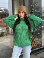 Жіночий светрик з горловиною мʼятного кольору 00482