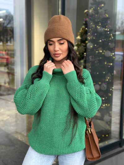 Жіночий светрик з горловиною мʼятного кольору 00482