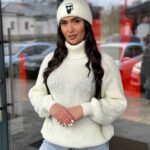 Жіночий светрик з горловиною молочного кольору 00477