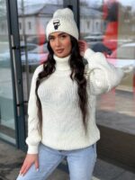 Жіночий светрик з горловиною молочного кольору 00477