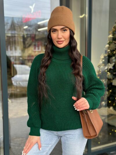 Жіночий светрик з горловиною смарагдового кольору 00474