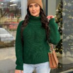 Жіночий светрик з горловиною смарагдового кольору 00474