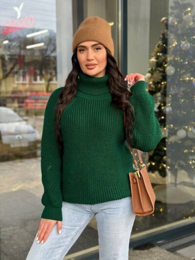 Жіночий светрик з горловиною смарагдового кольору 00474
