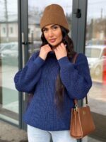 Жіночий светрик з горловиною синього кольору 00480