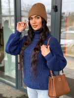 Жіночий светрик з горловиною синього кольору 00480