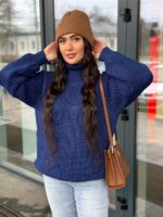 Жіночий светрик з горловиною синього кольору 00480