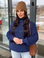 Жіночий светрик з горловиною синього кольору 00480