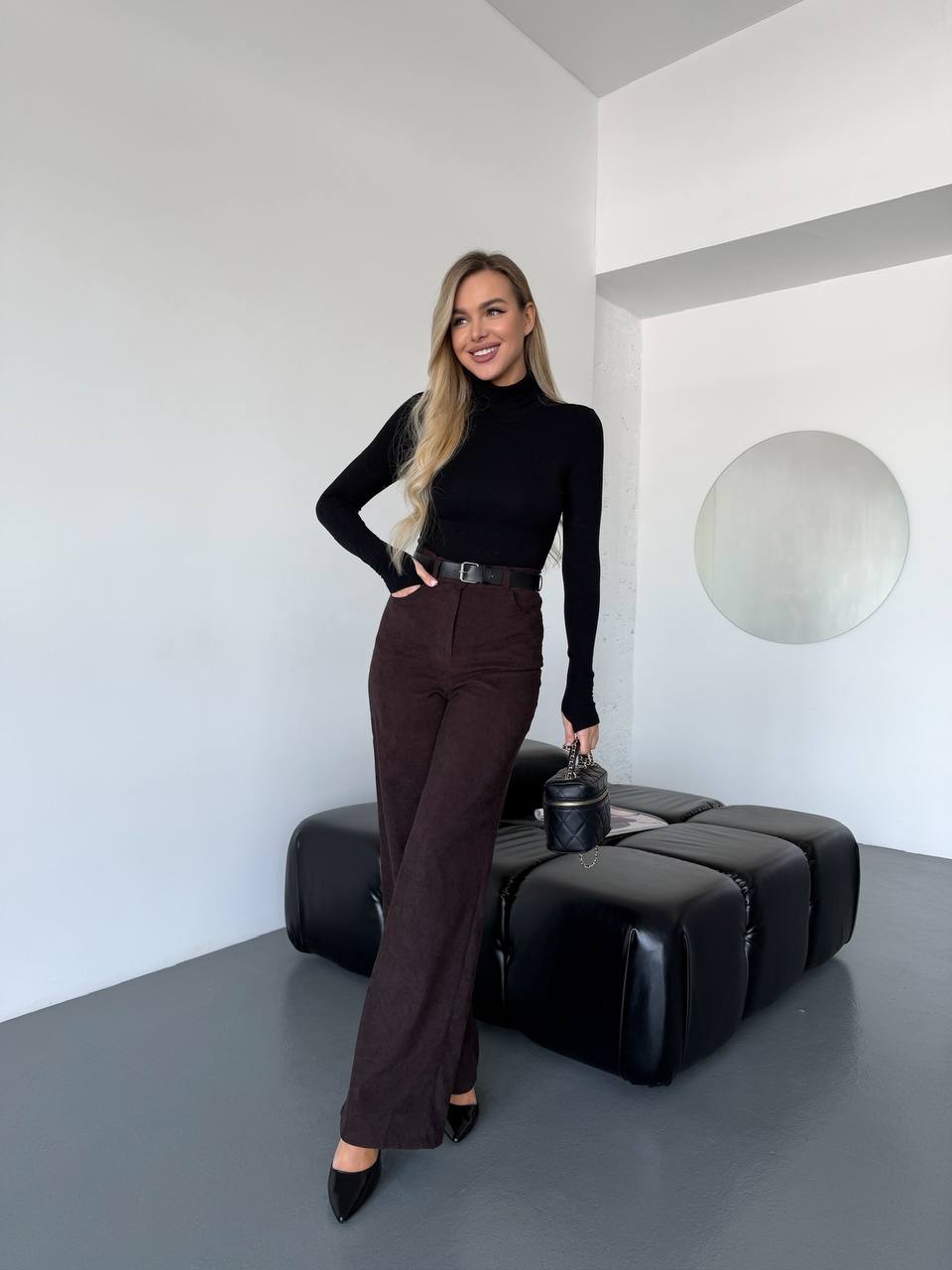 kopiyazhinochi-shtany-z-mikrovelvetu-chornogo-koloru-00672-00673-nb-1082-black-1-1 (Копія)Жіночі штани з мікровельвету чорного кольору 00672 00673