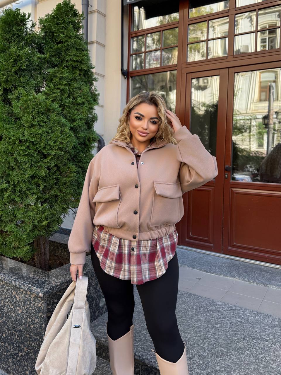 kopiyazhinochyj-bomber-na-knopkah-koloru-shokolad-00540-00541-sa-298-chocolate-1-1 (Копія)Жіночий бомбер на кнопках кольору шоколад 00540 00541