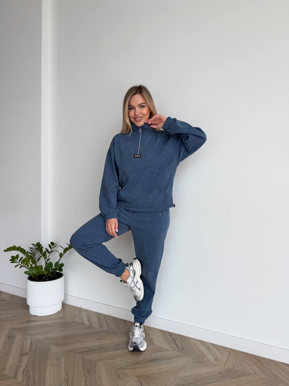 kopiyazhinochyj-kostyum-z-velvetu-bezhevogo-koloru-00658-00659-nb-1080-beige-1-4 (Копія)Жіночий костюм з вельвету бежевого кольору 00658 00659