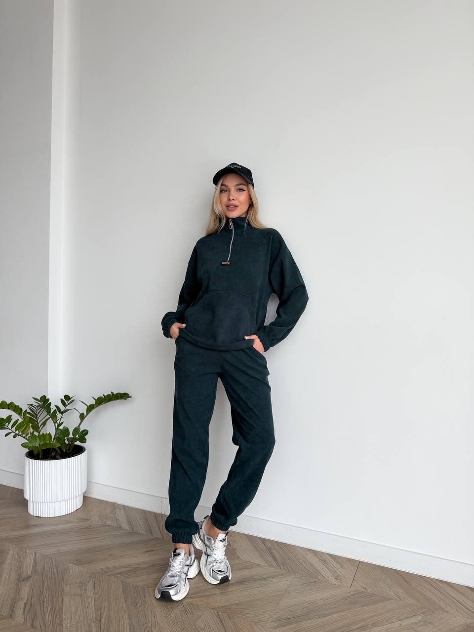 kopiyazhinochyj-kostyum-z-velvetu-koloru-grafit-00660-00661-nb-1080-graphite-1-2 (Копія)Жіночий костюм з вельвету кольору графіт 00660 00661