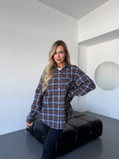 Жіноча сорочка з камінчиками синього кольору 00656