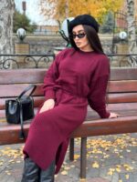 Жіноча сукня з поясом бордового кольору 00573